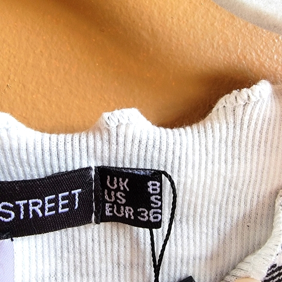 Crop top - Picture 3 of 4